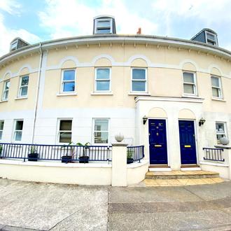 Lisburne Place Town House - Self Catering Accommodation in Torquay